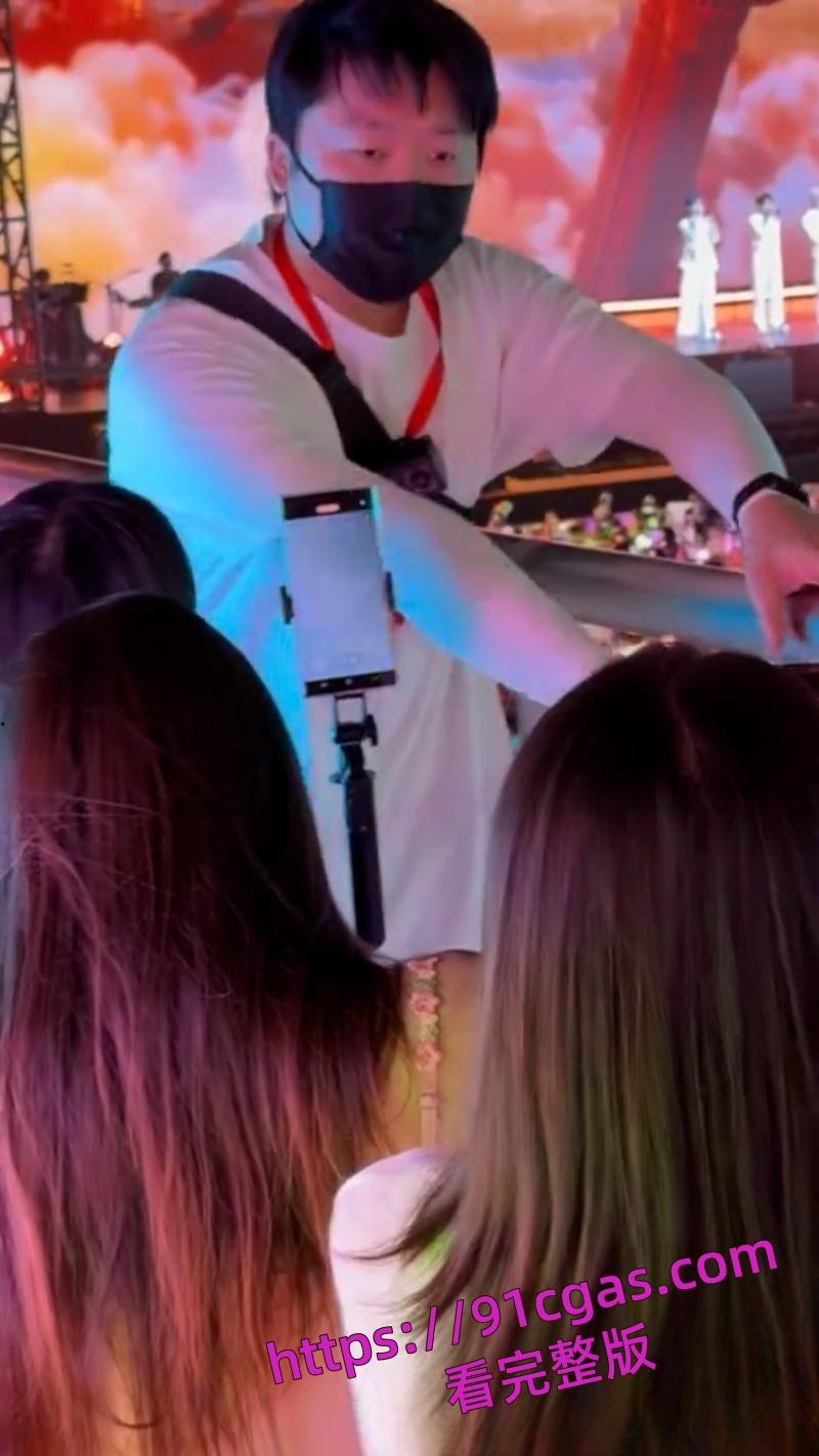 时代少年团演唱会保安竟干这事？上海演唱会安保被粉丝指控借搜身之名进行猥亵-7
