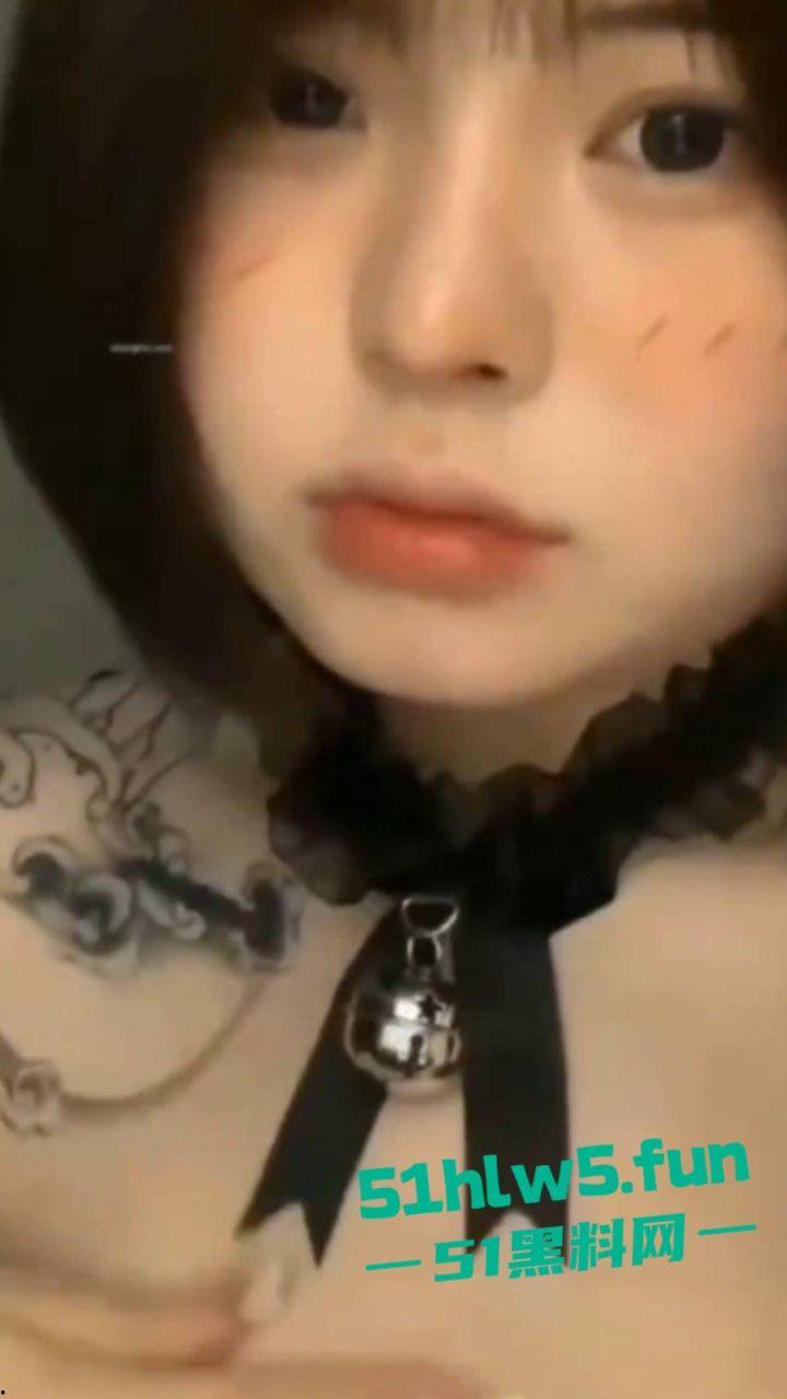 抖音大奶网红【小鱼干哈捏】身材微胖的丰满女神居家道具自慰玩穴，结果视频被粉丝疯传。-9