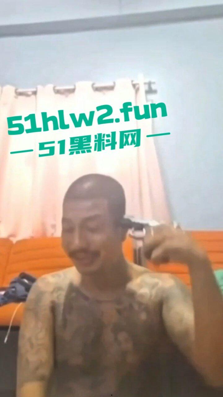 泰国男子自杀现场，纹身大哥遭情伤悲愤不已录下感人发言，随后开枪自杀腿都绷直了。-2