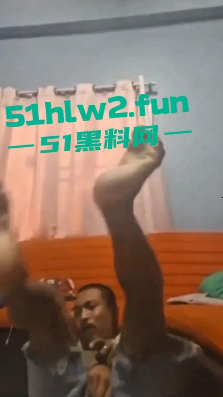 泰国男子自杀现场，纹身大哥遭情伤悲愤不已录下感人发言，随后开枪自杀腿都绷直了。-4