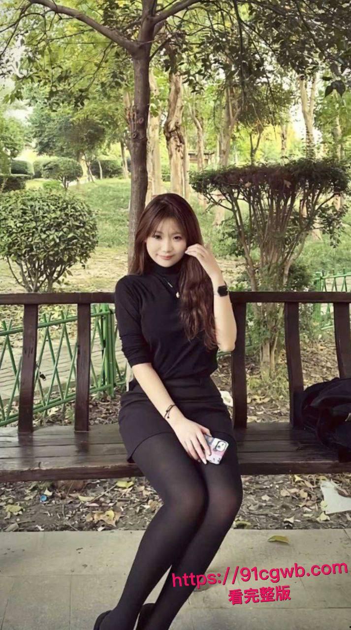 上海名校大四生李佳怡！为了五万块参加金主别墅的群P，三根滚烫鸡巴轮番口爆骚穴菊花双插，饥渴母狗浪叫扭腰迎合成沉沦肉便器-4