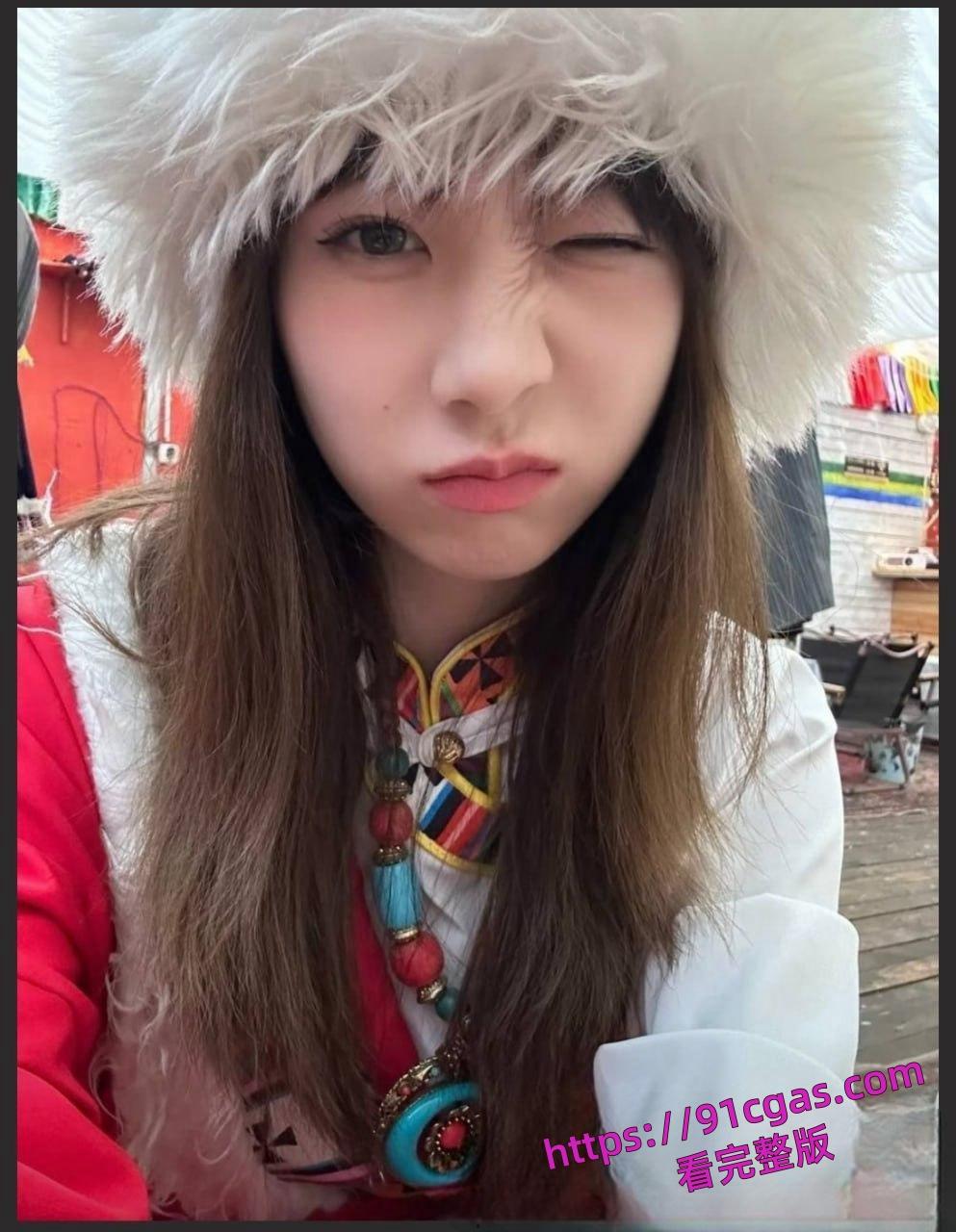 中国海洋大学的大一嫩妹许真福被前男友粉鲍特写怼拍视频-1