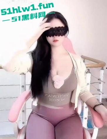 b站圆饼大奶博主【小春枝呀】私密直播间秀奶自慰被录屏爆出。大奶女仆诱惑迷人搓捏揉抚奶量超大。-2