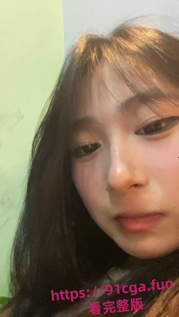 造女生黄谣 被约到酒店戏耍 男主到酒店开门一看 一群抠脚大汉-6