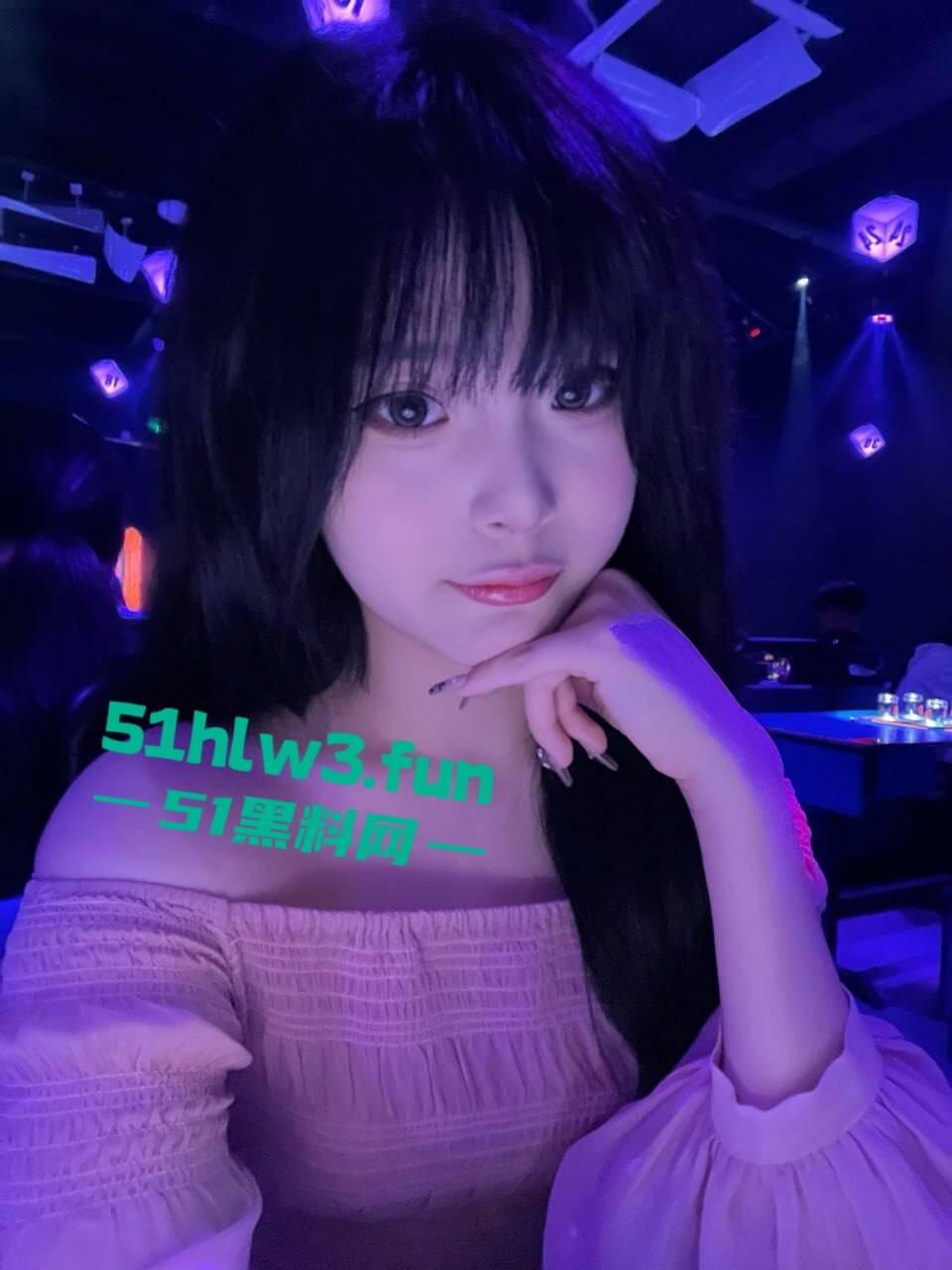 推特网红福利【姬洛宝】cos圈有名的骚鸡，颜值甜美身材性感自慰粉嫩小穴，玩的淫水直流。-2