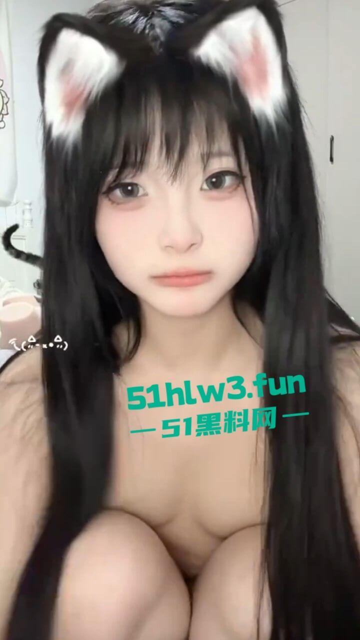 推特网红福利【姬洛宝】cos圈有名的骚鸡，颜值甜美身材性感自慰粉嫩小穴，玩的淫水直流。-8