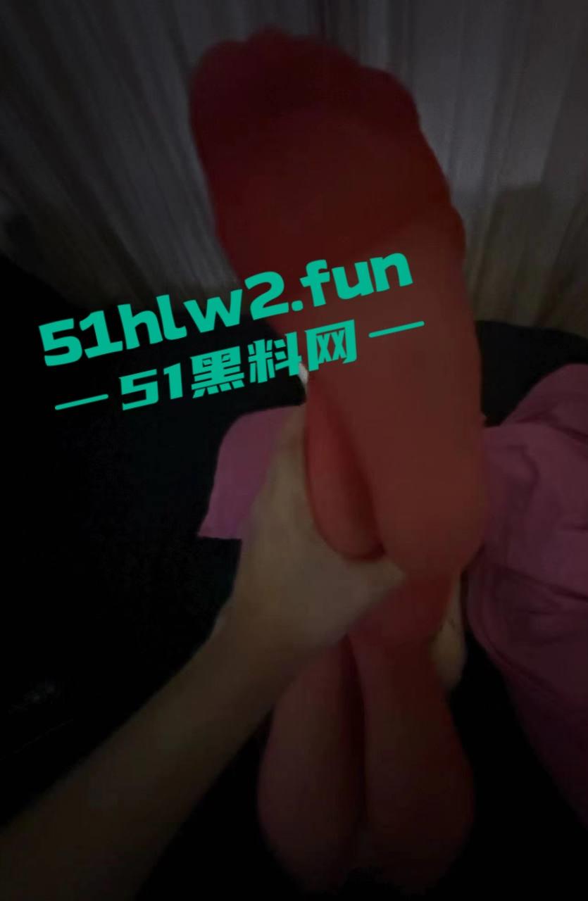 抖音高颜值女神【枭娍】曾6千都只能买下，擦边小视频的主播终于是被大哥拿下就是拍摄这角度太刁钻。-7