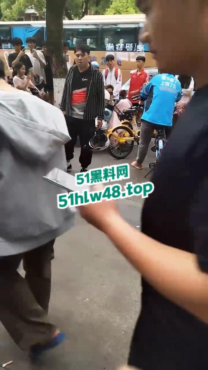 湖南纯爱小伙应声倒地！小伙为爱奔赴湖南打工，为爱工资全款上交却被女友戴绿帽。-1