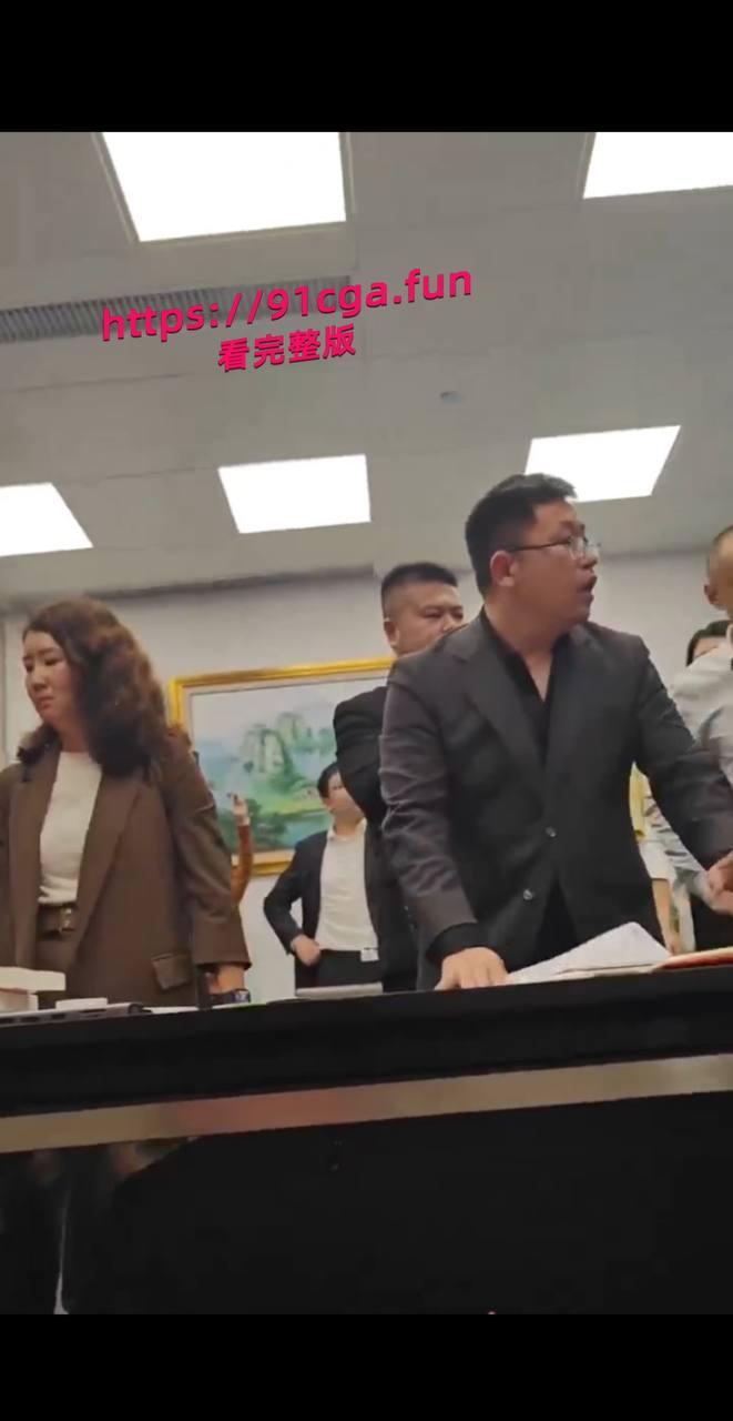 大成佛山律所黄晓蕾“陪睡”视频曝光：美女秘书靠逼上位当高管，引发公司内斗-3