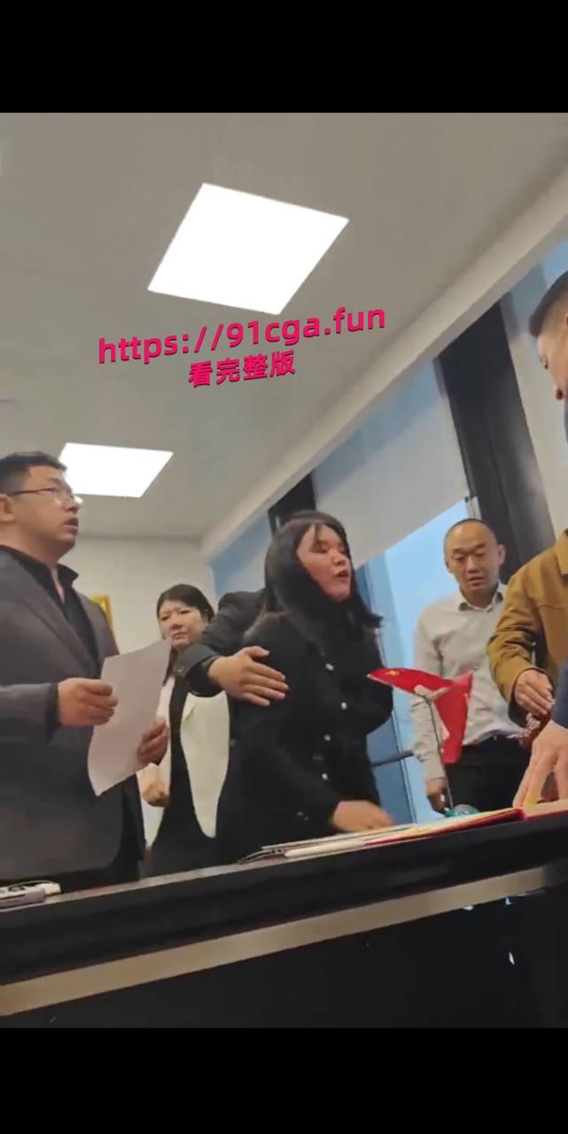 大成佛山律所黄晓蕾“陪睡”视频曝光：美女秘书靠逼上位当高管，引发公司内斗-4