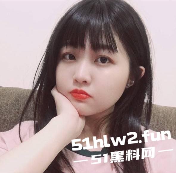 甜美萝莉学生妹【陈思淼】表面清纯甜美背地里反差的一批，最喜欢大鸡巴猛男约炮大屌体育生自拍视频流出。-4