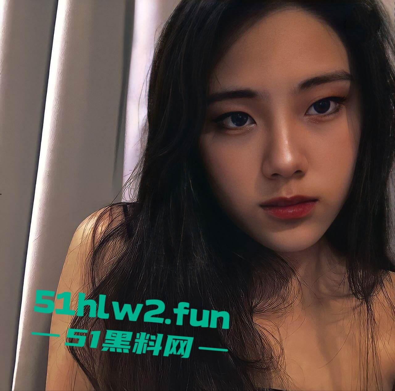 上海戏剧学院系花【王欣彤】绝美颜值学生妹，高挑御姐身材逆天长腿加粉嫩小穴全裸自慰勾引金主求包养。-5