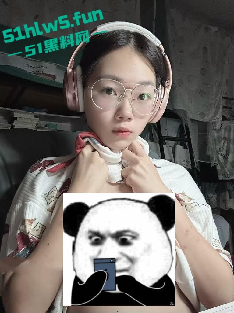 反差眼镜娘【苏亦彤】极品身材性感美女，经常自拍裸体勾引男友结果反被渣男装逼泄露。-10