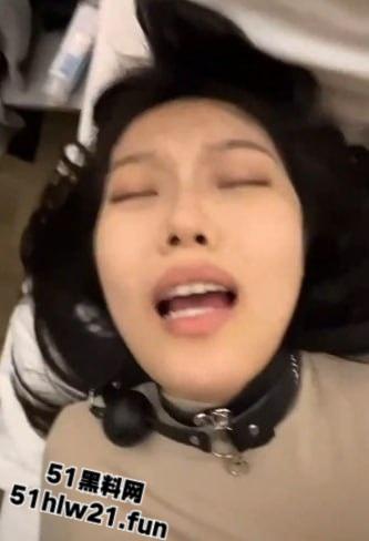 中国民用航空飞行学院【吴婷】粉嫩玉足线下约炮金主，灵活舌头简直可以含化鸡巴！-2