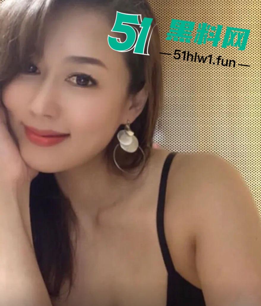 抖音23万粉网红【又是我】专属福利翻车，情趣旗袍肉丝高跟，自慰画面让粉丝炸锅！-6