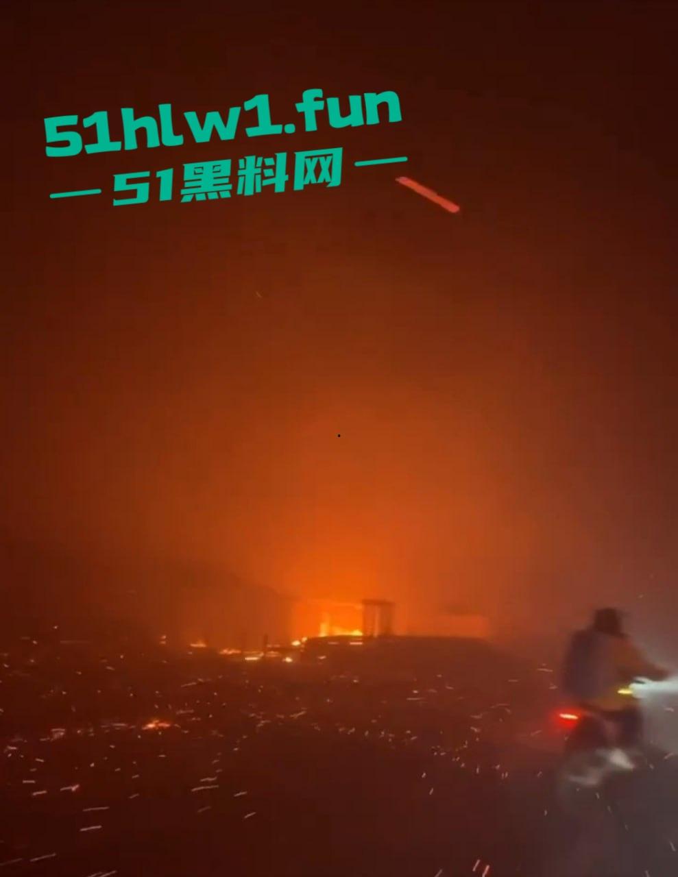 洛杉矶火势疯狂升级，7万居民被迫撤离，大片森林变焦土，美利坚的灾难正在上演！-13