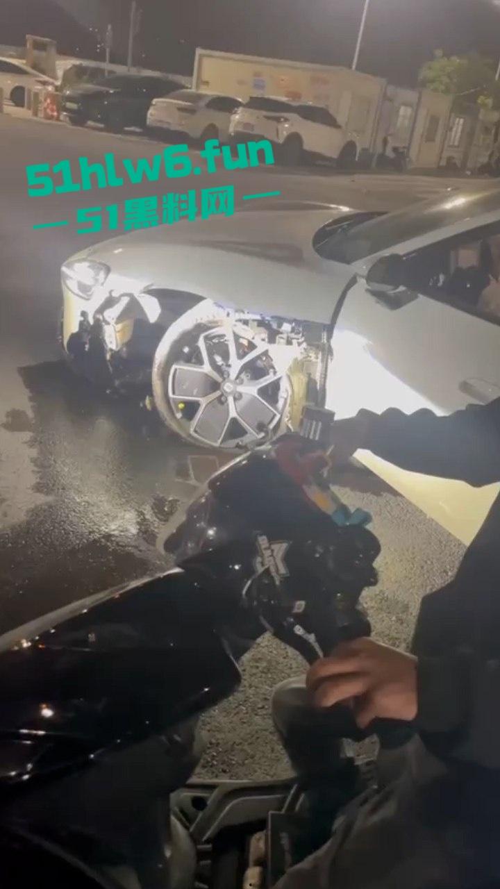 泉州小米SU7Ultra驾驶员用临时牌照，市区内狂飙150公里每小时躲闪不及将骑车人撞飞!-8