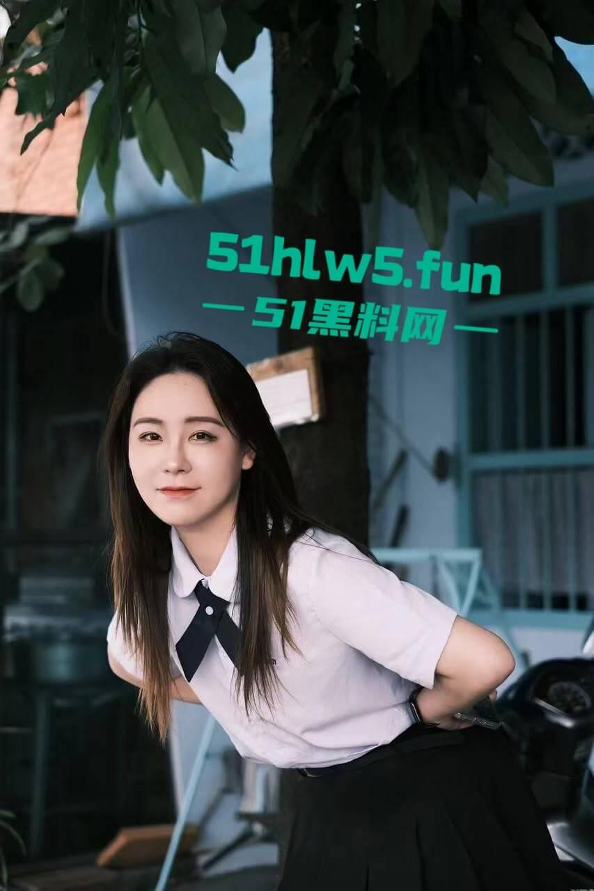 苍南县捉奸现场，男子出轨骚逼幼师，其老婆跟踪到现场叫来小三老公一起捉奸，现场炸裂惨不忍睹。-11