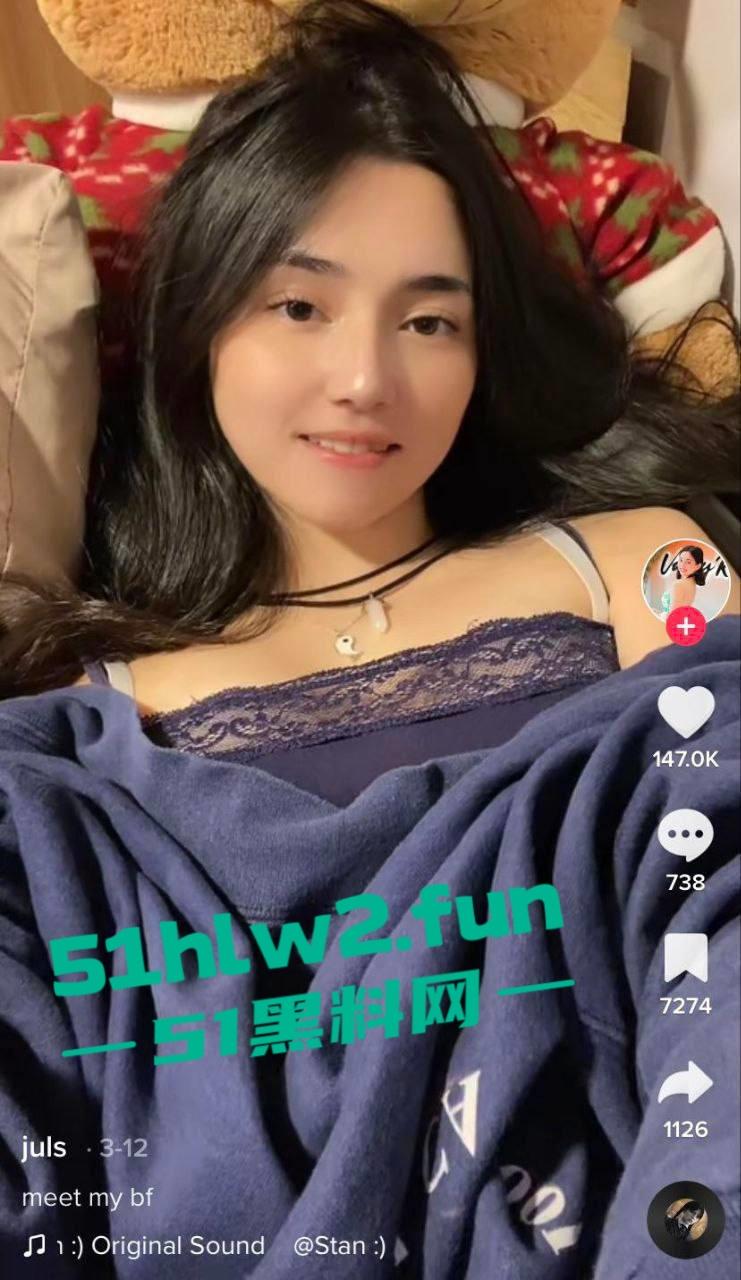 菲律宾网红【Julsbarba】性爱视频流出，笑得甜美，干起来肯定浪，白净母狗值得一试！-6