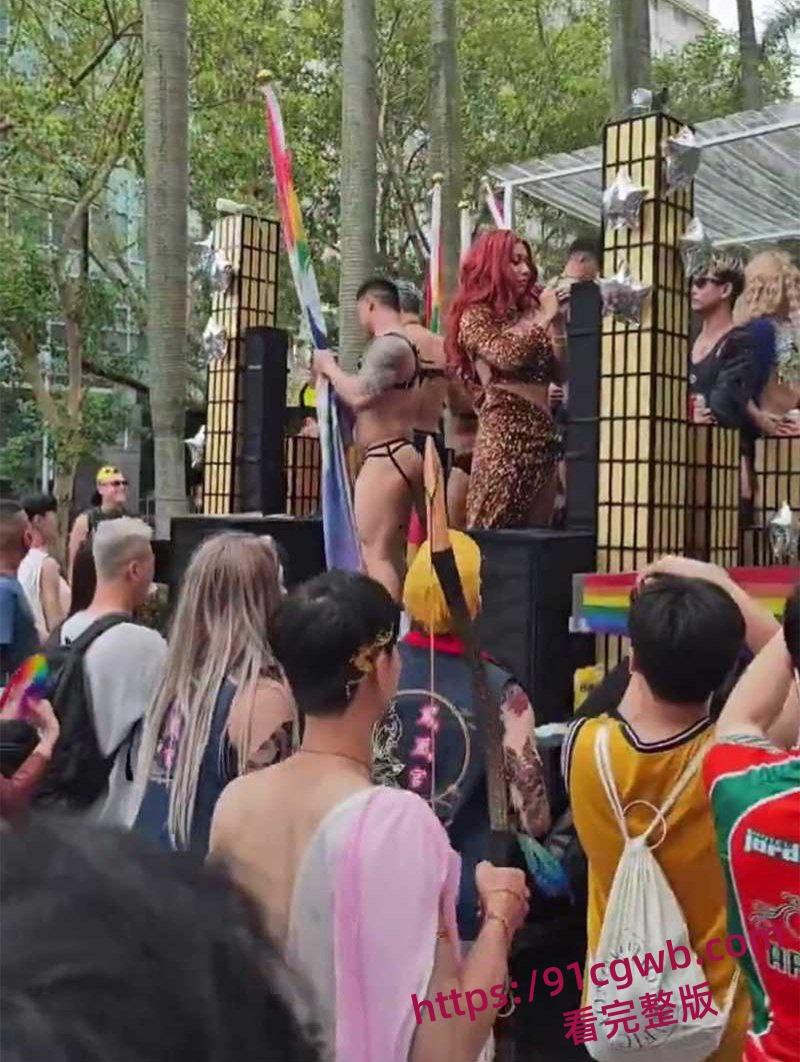 2025台湾同志游行现场实录 15万人雨中狂欢湿身骚扭 喊话兄妹也有结婚权利 伦理彻底崩盘堪称变态盛宴！-5