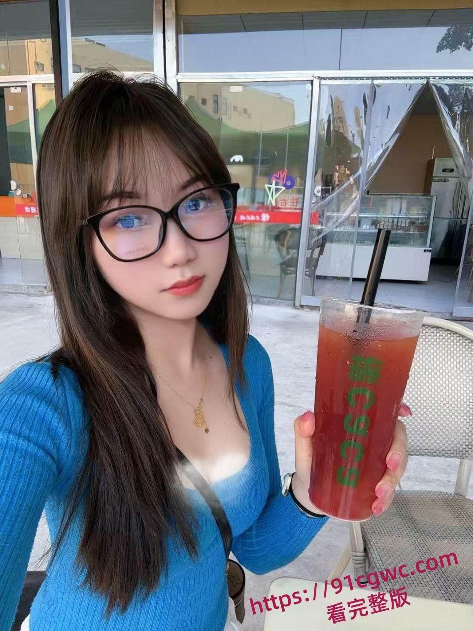 广西壮族自治区口岸管理局局长 周玉财 婚内出轨被公务员老婆堵门 邮储银行小三裸体缠绵视频曝光！-1