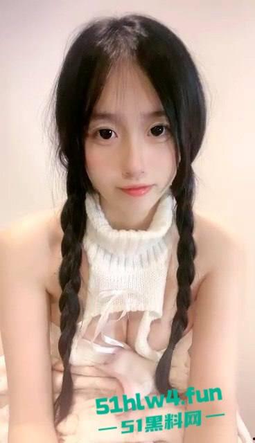 反差眼镜母狗【菠萝果酱】极品身材巨乳，颜值清纯自慰裸舞激情揉奶玩穴福利视频流出。-9