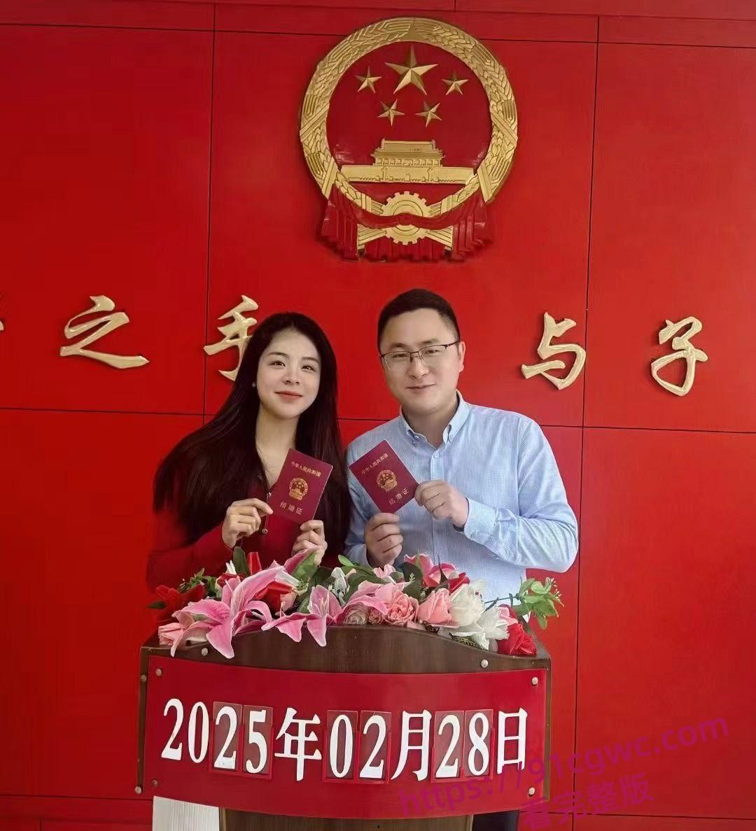 广西壮族自治区口岸管理局局长 周玉财 婚内出轨被公务员老婆堵门 邮储银行小三裸体缠绵视频曝光！-6