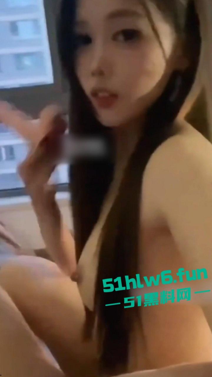 芜湖鸠江区YJ理发店女主被曝，疑似抖音美女博主【鱼鱼骨】未拉窗帘给榜一大哥的私拍流出！-1