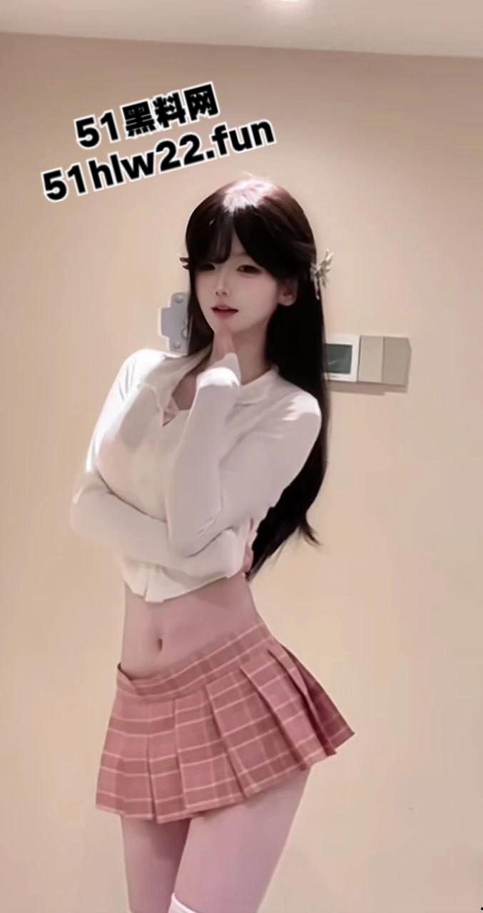 抖音86万粉女网红【疯狂星cheese】线上立单身纯爱人设，却被传出疑似与男友性爱自拍不雅视频流出。-3