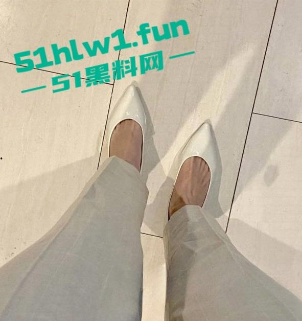 震惊大瓜！北京招商银行高管【廖飞】因欠债危机直接实名下海做鸡，职业白领傍上司还欲求不满发展性趣爱好。-8