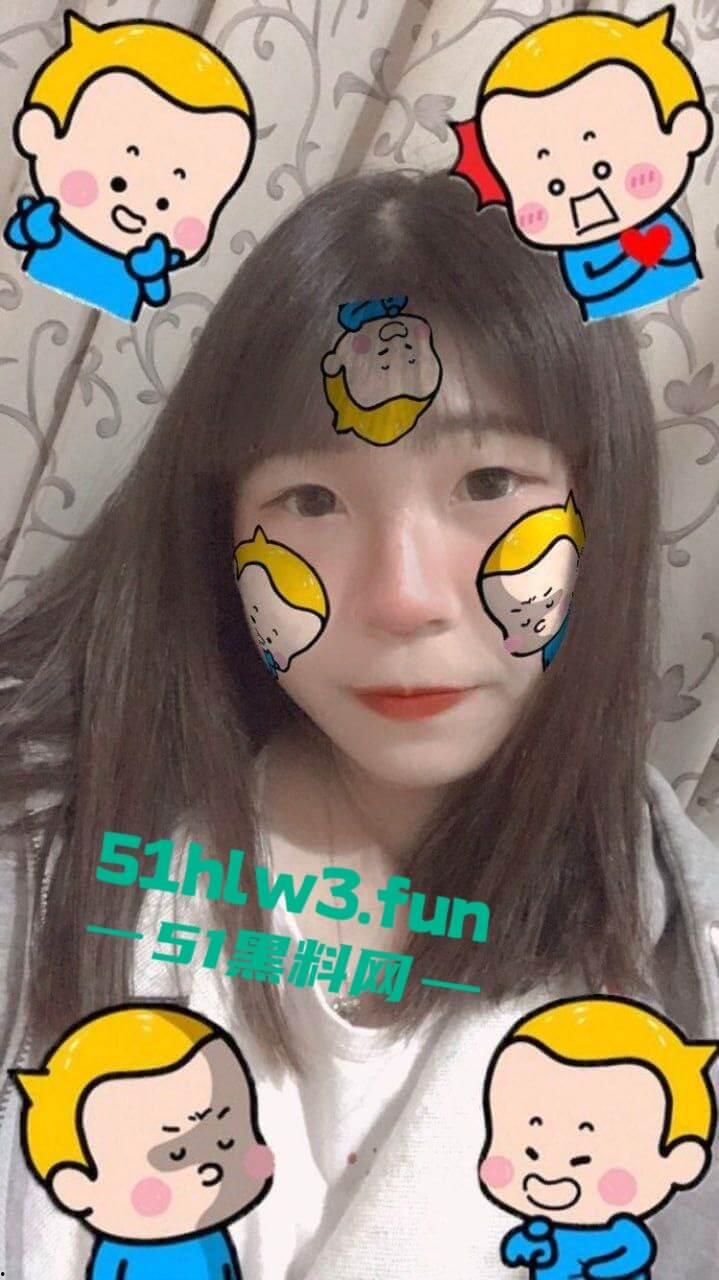 反差母狗学生妹【任荣华】身材娇小纤细小嫩妹，私下母狗一条各种自拍勾引金主骚的没边了。-9