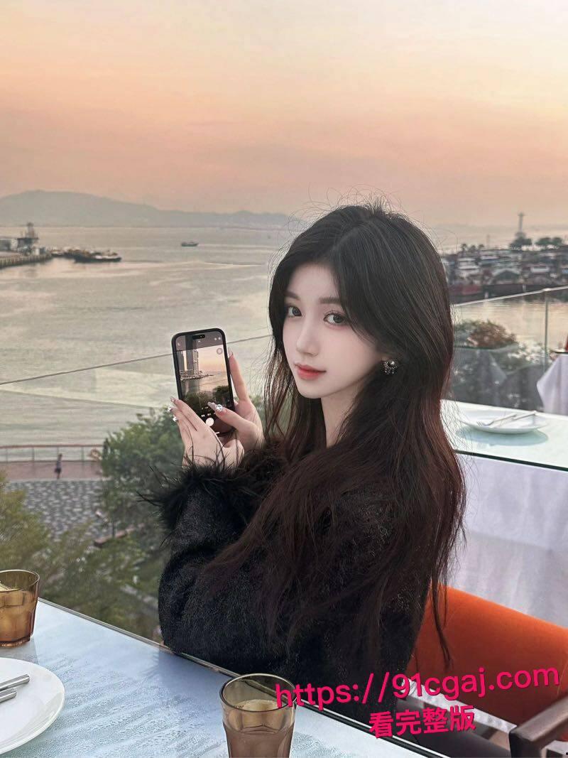 超极品美少女遭渣男泄密视频爆火！嫩白顶级身材主动掰逼求插，渣男大屌狂干成喷水母狗，羡慕死人了！-5