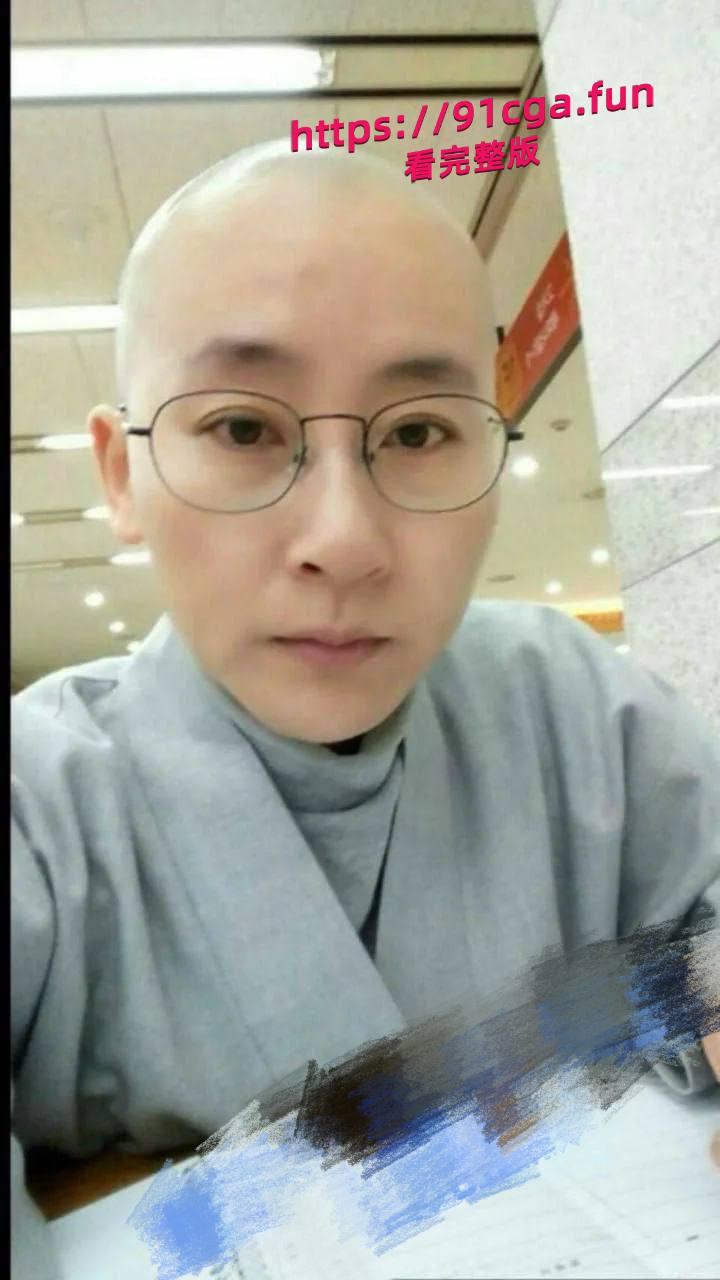 光头尼姑也有性需求 光头尼姑道观修行寂寞下山寻求欢乐，一字马插入 功夫实在了得！-4