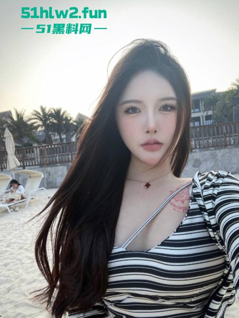 快手网红【美羊】被曝大尺度做爱视频，极品高颜值美女穿女仆装胯上骑乘伺候大佬！-6