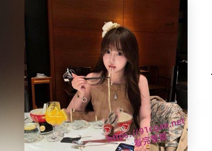 河北女大学生林雪瑶与男友做爱初体验，清纯校花宾馆女上位骑乘被男友后入全身颤抖-1