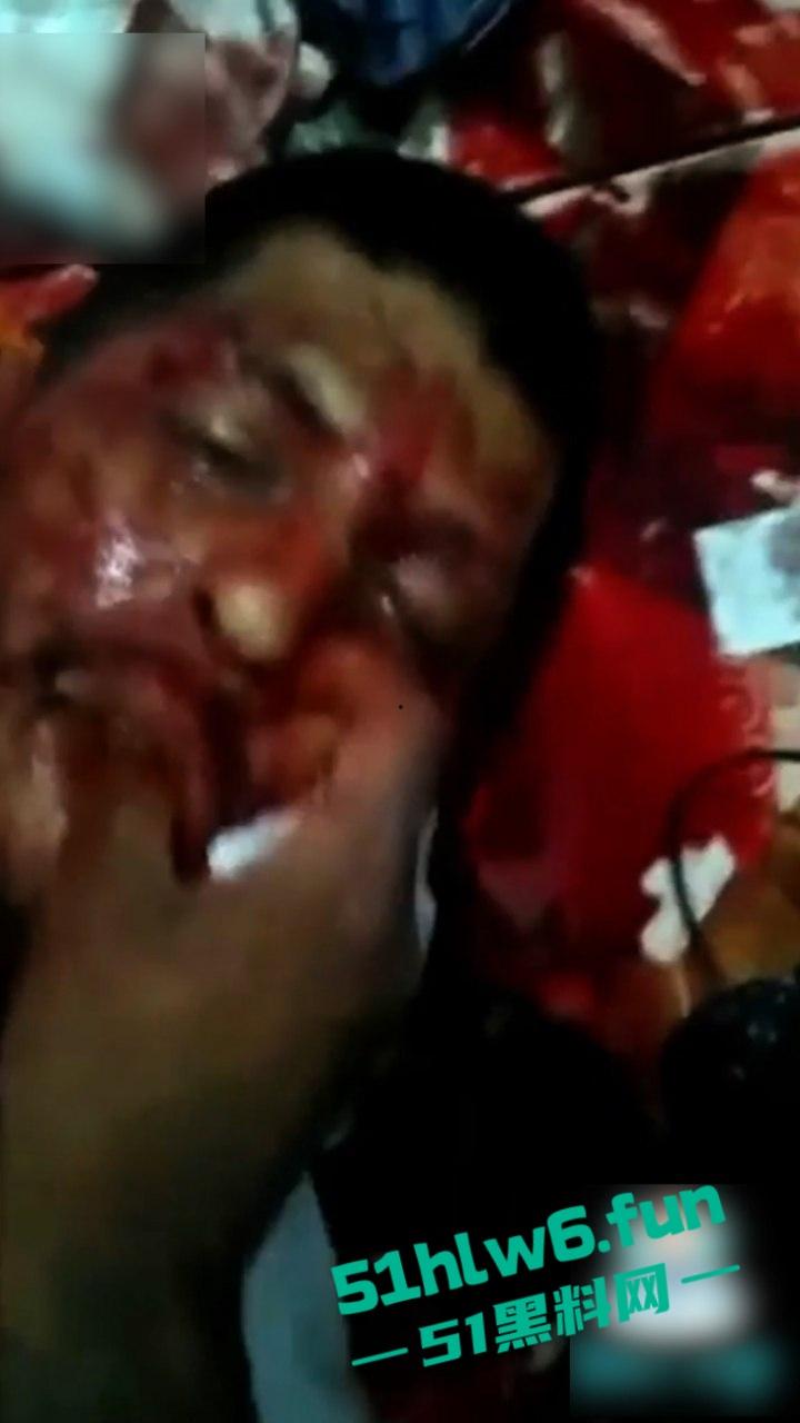 【血腥恐怖】印度三哥被妻子开膛破肚，男子为高种姓白人行为恶劣强奸妻子家人，终被妻子发现后杀害。-5