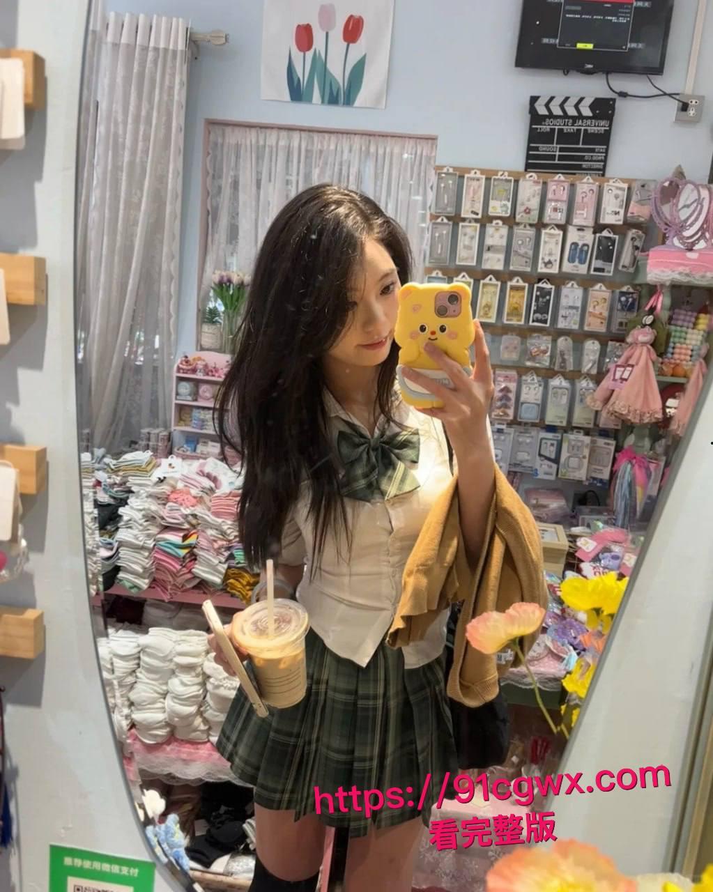 真实醉奸！昨晚酒吧遇到个JK学生妹，把她灌醉后带到酒店玩弄她的身体后无套爆操！-6