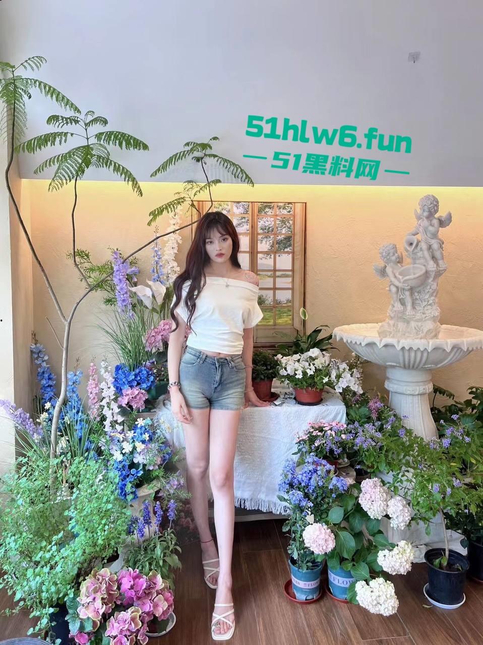 青岛反差母狗【刘子萱】175cm的极品炮架子，逆天大长腿极致性感小骚逼被男友操黑后还被曝光。-4