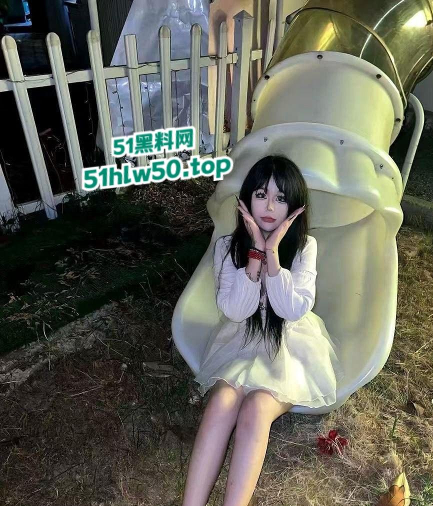 南京赛博酒吧美女营销【边晨】为业绩接单送炮视频爆出，颜值和身材都很极品玩起来肯定带劲!-5