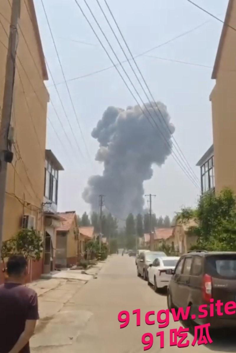 山东高密一杀虫剂化工厂发生大爆炸 现场浓烟滚滚遮天蔽日！-3