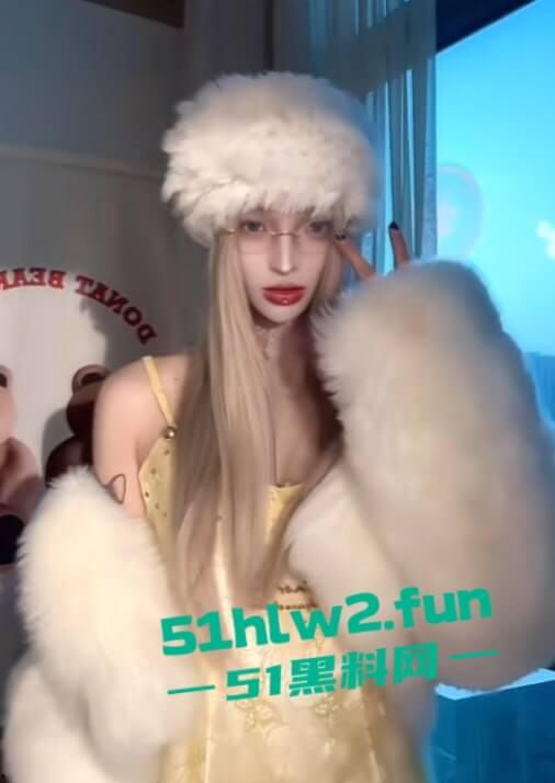 独家曝光！浙江杭州红包女气质23岁反差骚鸡贱逼【李乐】私下发骚约操大哥，钟点房黑丝暴力后入爆干！-3