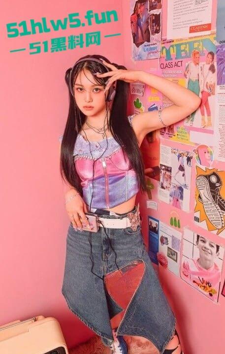 韩国新晋女团幻蓝小熊成员【媛媛】演唱会露奶事件，现场粉丝拍摄完整版视频流出。-3