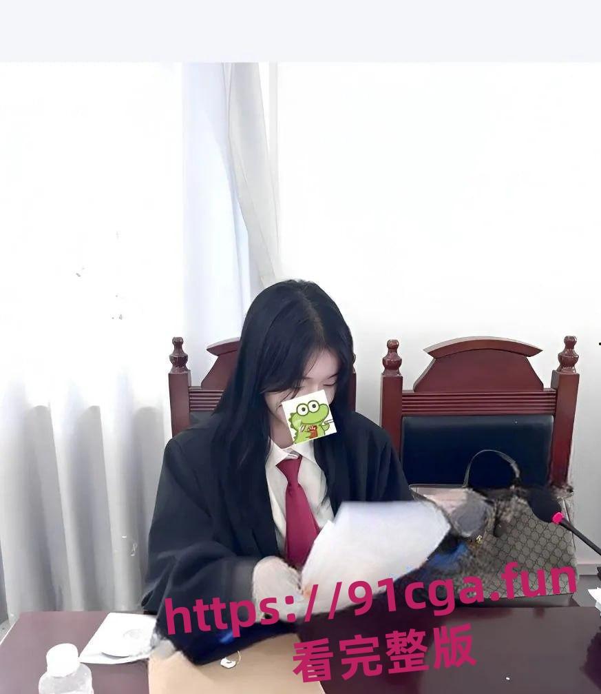 律师白天法庭精英 晚上变福利姬！衬衫解扣撅臀秀逼穴超反差-5