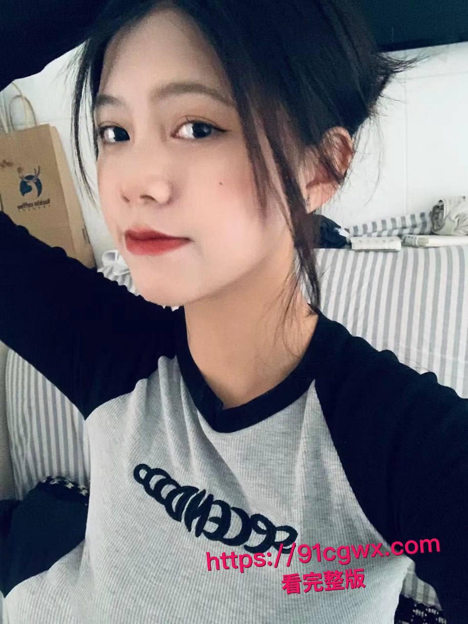 拿下潮汕23岁女网红，她是我前女友的闺蜜，颜值超高悄悄拍下操逼过程！-2