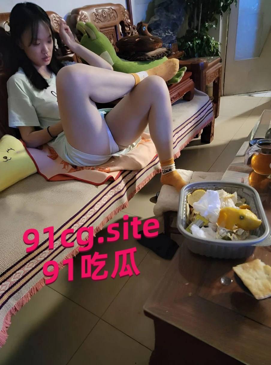 福建华侨大学啦啦队成员 应亚菲 和男人性爱视频流出被拍出轨啪啪画面 男友遭小三挑衅-7