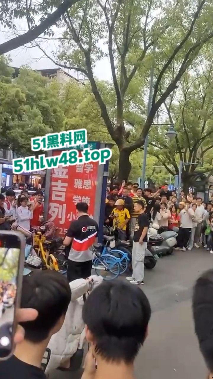 湖南纯爱小伙应声倒地！小伙为爱奔赴湖南打工，为爱工资全款上交却被女友戴绿帽。-2