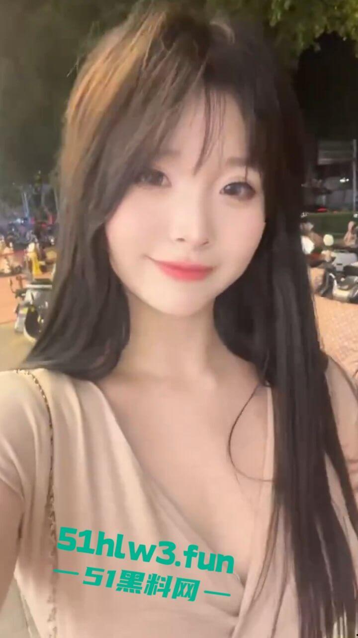 推特网红福利【姬洛宝】cos圈有名的骚鸡，颜值甜美身材性感自慰粉嫩小穴，玩的淫水直流。-7