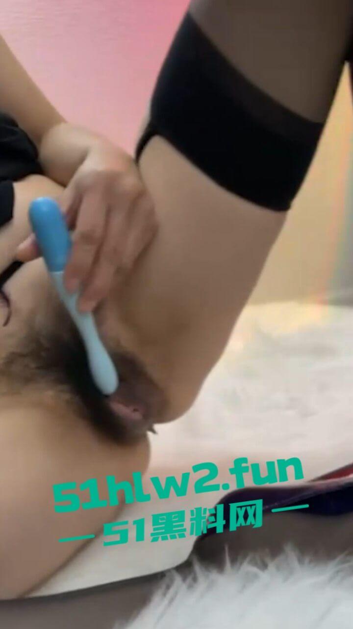 抖音极品主播【彩云姐】大奶肥臀性感骚货，以前在足疗做骚鸡现在做直播勾引大哥自慰福利流出。-5