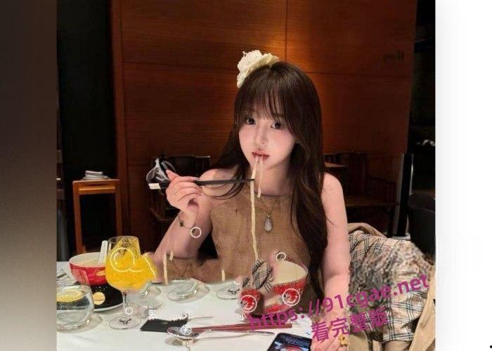 河北女大学生林雪瑶与男友做爱初体验，清纯校花宾馆女上位骑乘被男友后入全身颤抖-1