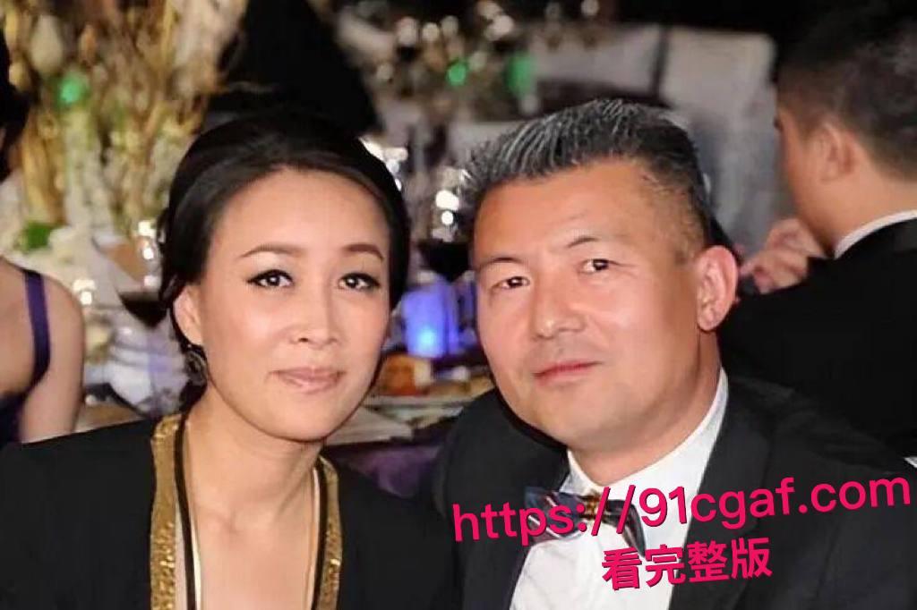 内娱天后歌手那英老公孟出轨曝光登顶热搜 会所内与年轻美女亲密缠绵 当晚豪掷千金包下会所VIP房上演活春宫！-3